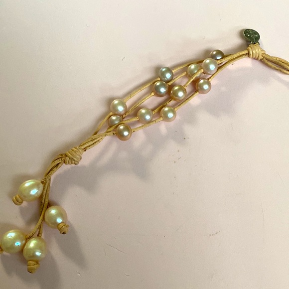 Beautiful pink pearls on pink leather - Picture 2 of 2